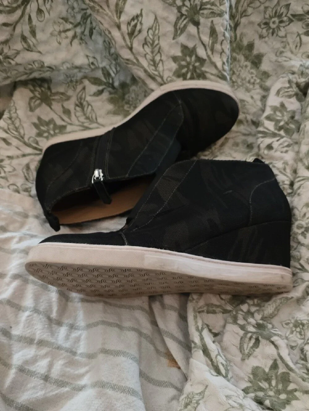 Women's Size 9 High-Top Wedge Sneakers - Black Camouflage